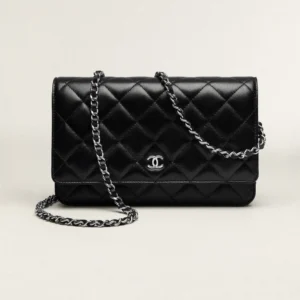 CLASSIC WALLET ON CHAIN AP0250 Lambskin & Silver-Tone Metal Black